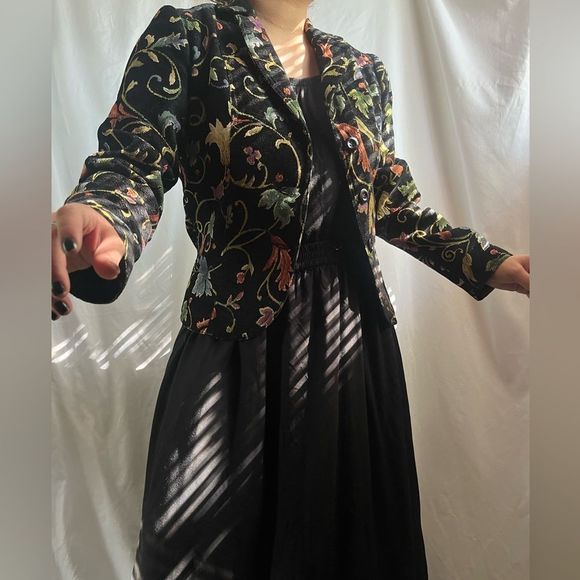 Small/medium vintage black tapestry blazer with floral design - Picture 6 of 9